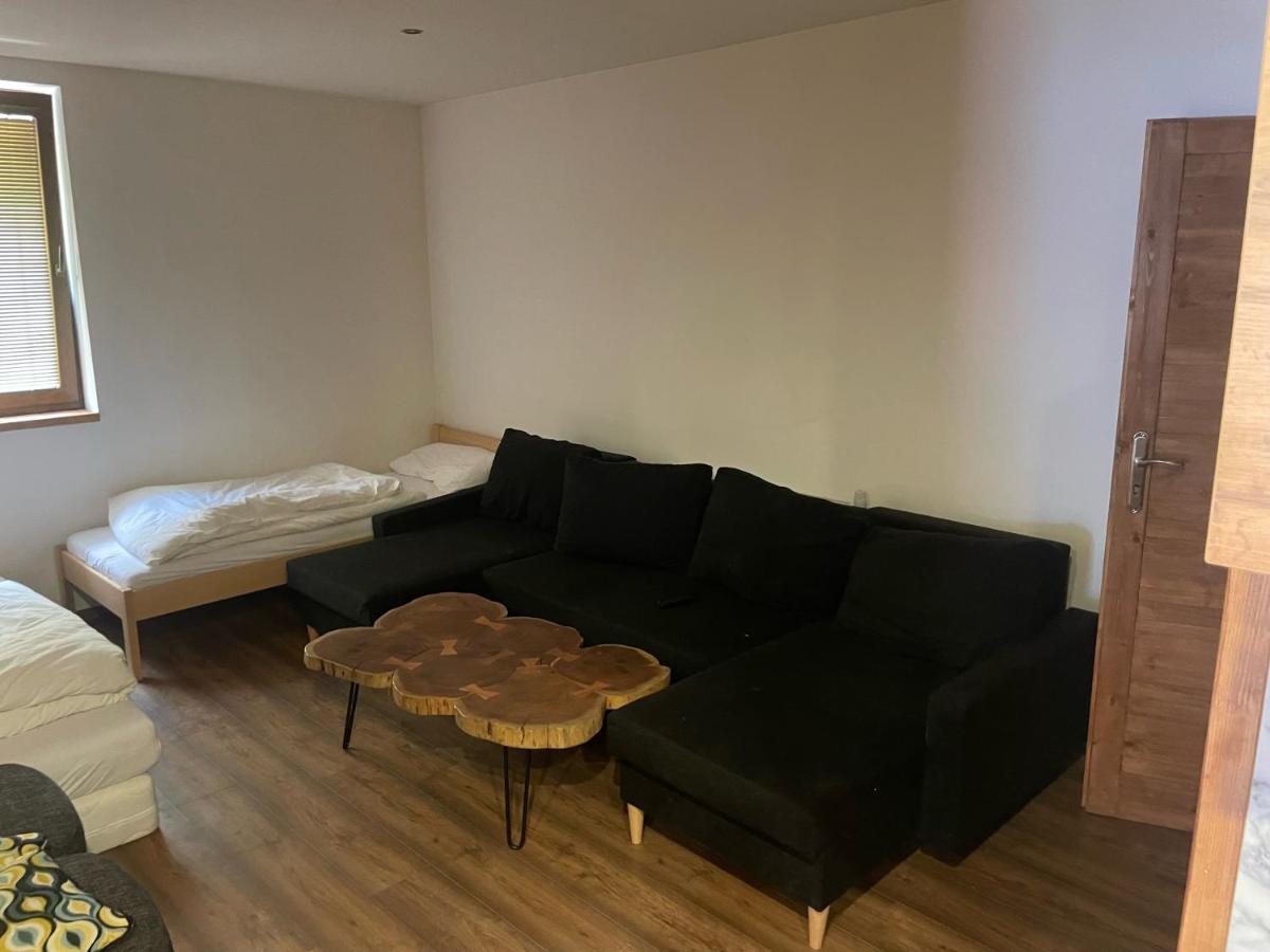 Milano S Vyrivkou A Terasou Kvakovce